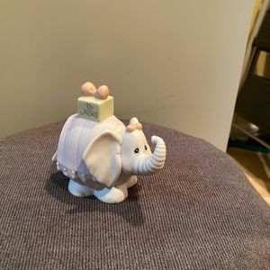 PRECIOUS MOMENTS figurine